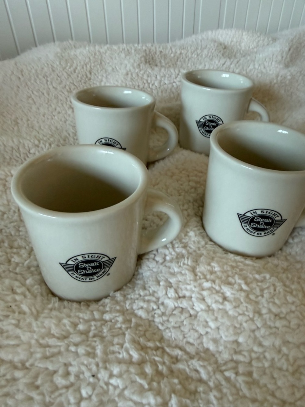 Steak n Shake Logo Mugs Oneida Cups White Porcelain Oneida A-19 New Set Of 4